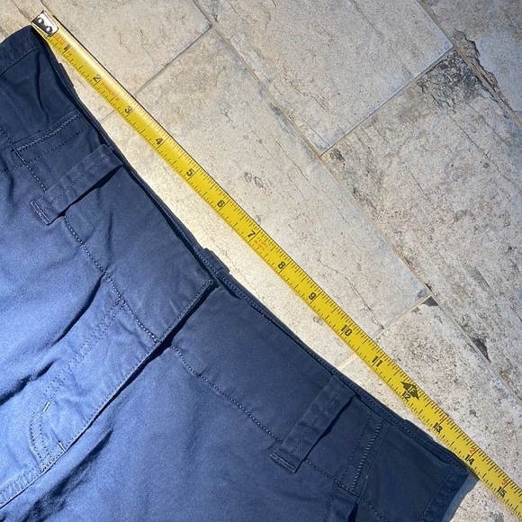 Vineyard Vines navy zip front shorts. 3” inseam, cotton / elastane. Size 0 - Picture 2 of 12